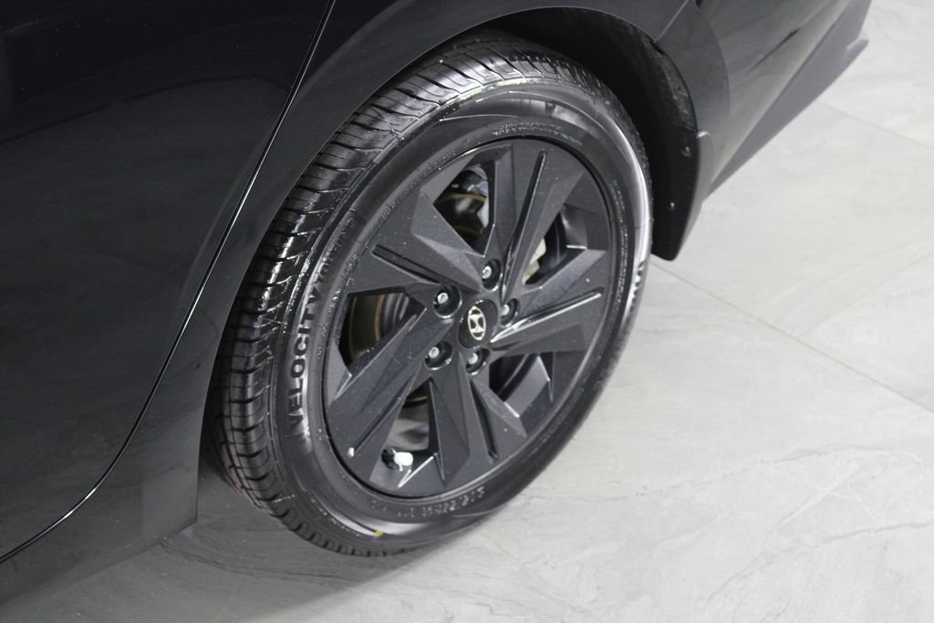 Certified 2023 Hyundai Elantra SEL image 13