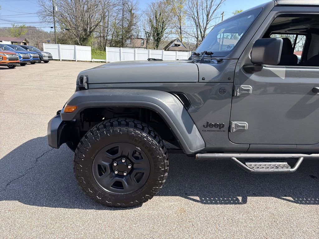 Used 2023 Jeep Gladiator Sport image 9