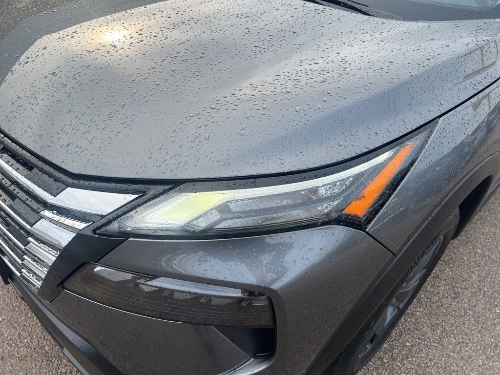 Used 2024 Nissan Rogue SV image 28