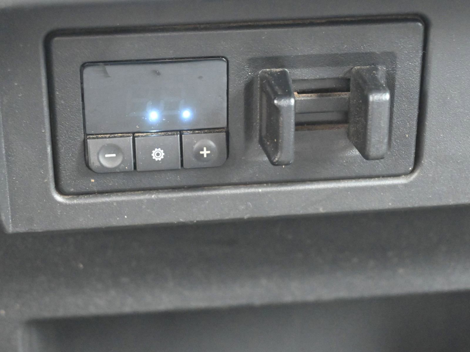 Used 2022 Nissan Titan S image 19