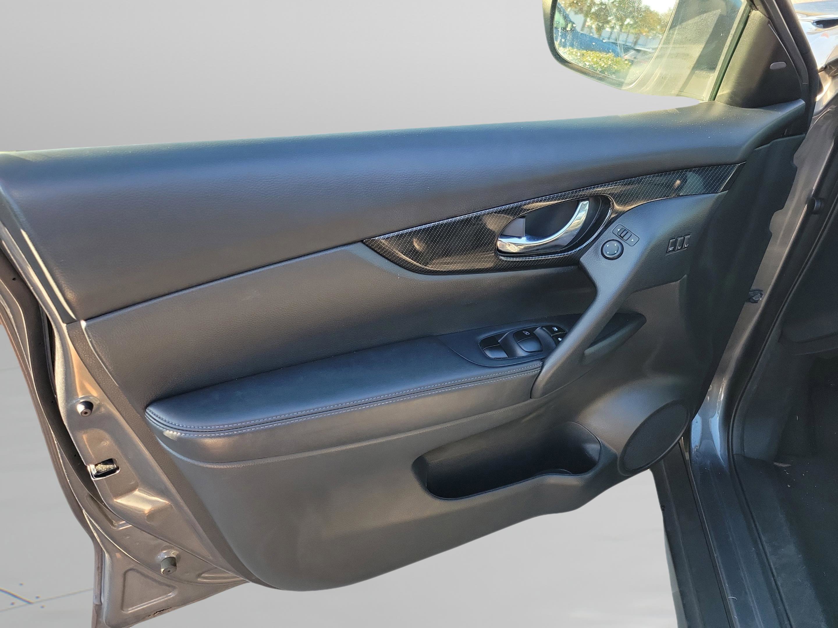 Used 2019 Nissan Rogue SL image 28