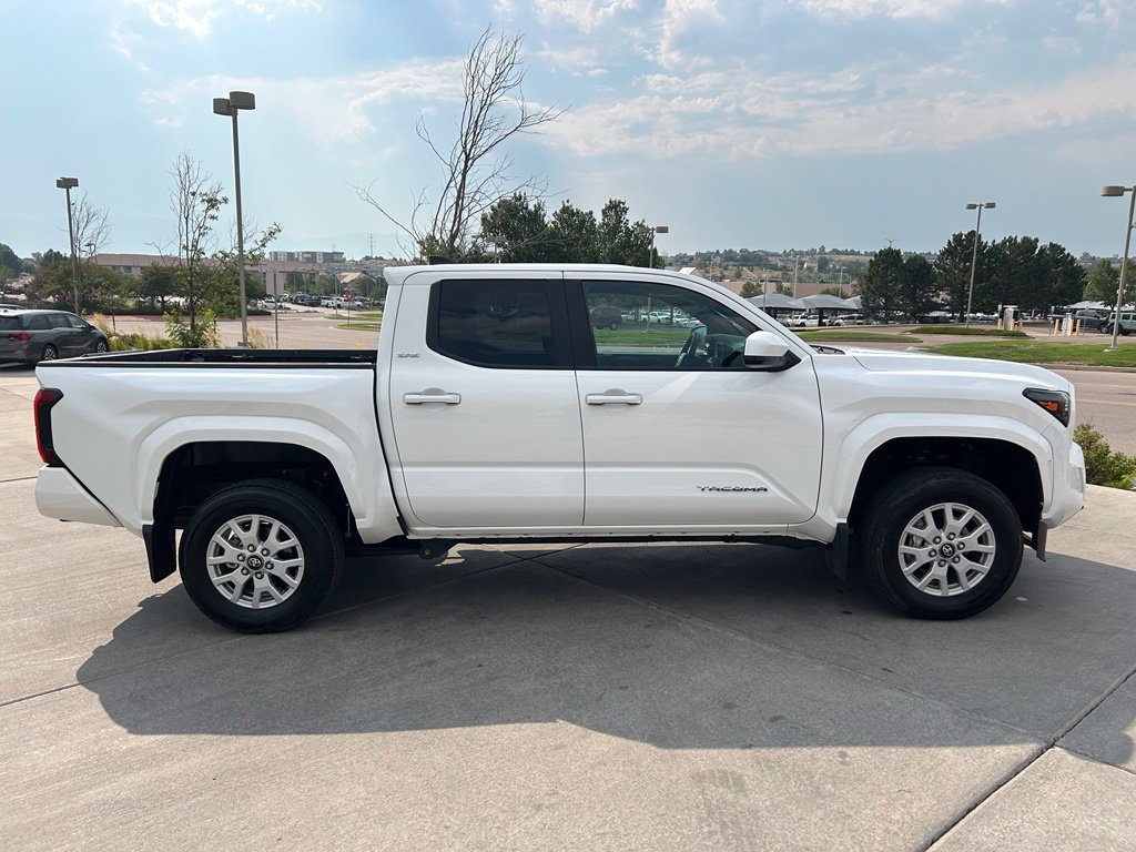 Used 2025 Toyota Tacoma SR5 AWD/4WD image 11