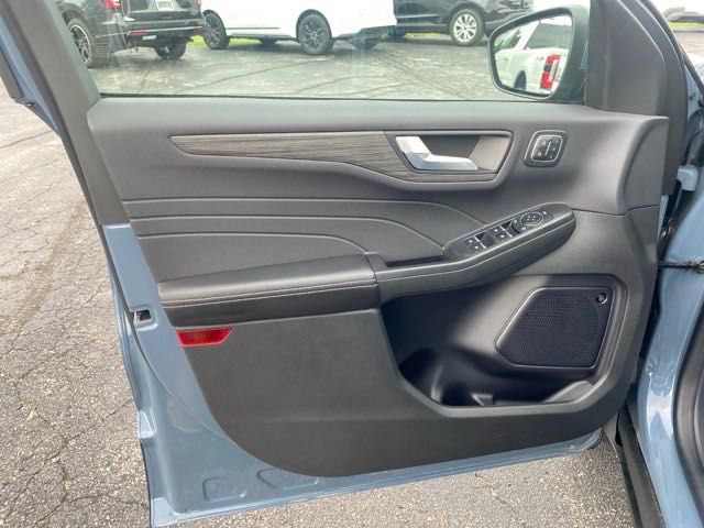 Used 2024 Ford Escape Platinum w/ Premium Technology Package AWD/4WD image 12