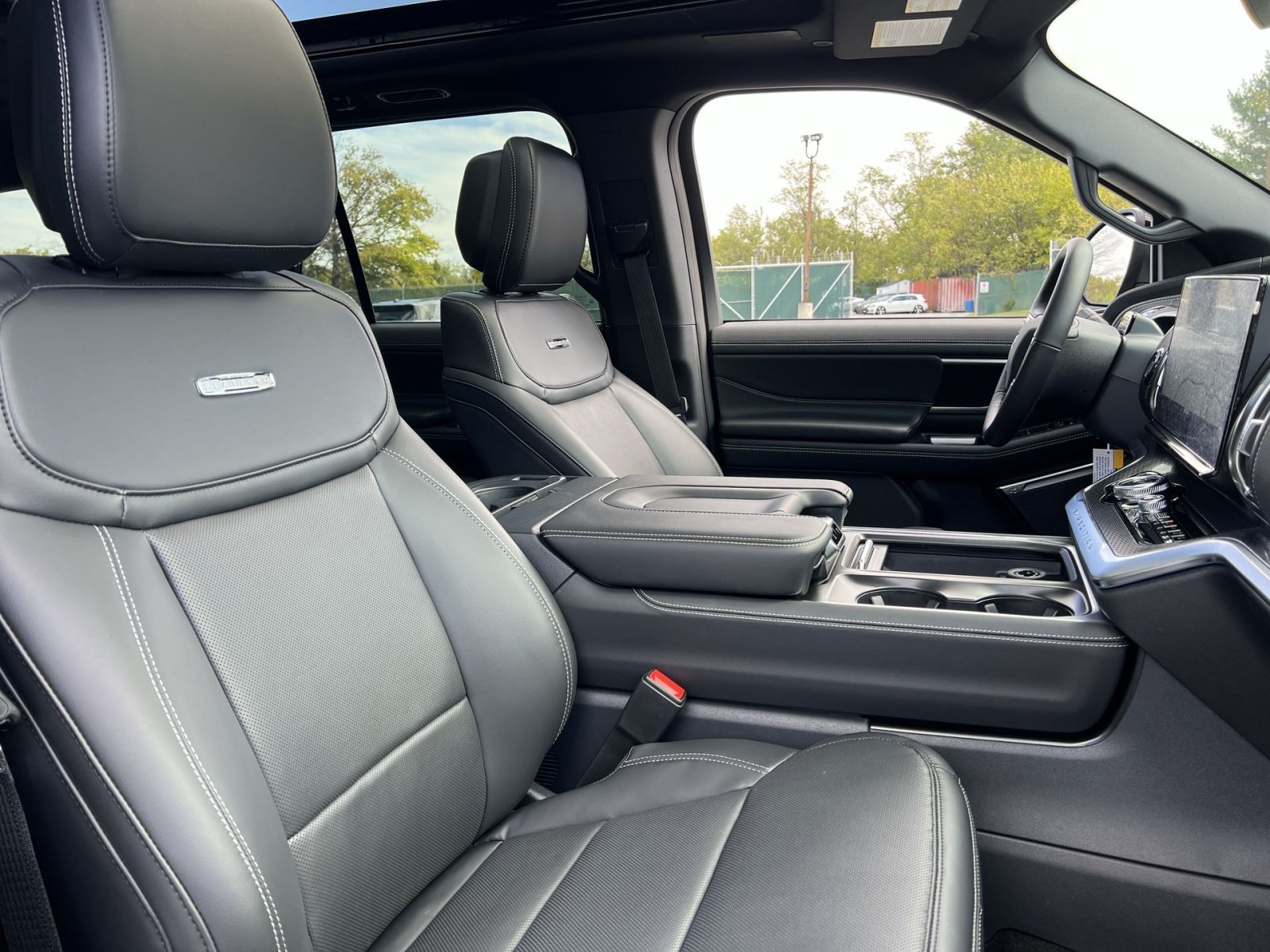 New 2027 Ford Expedition Platinum w/ Stealth Appearance Package AWD/4WD image 28