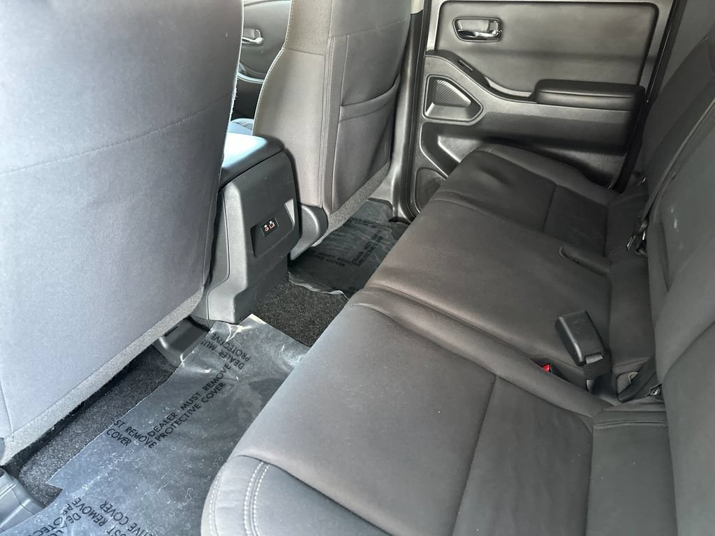Used 2023 Nissan Frontier SV RWD image 11