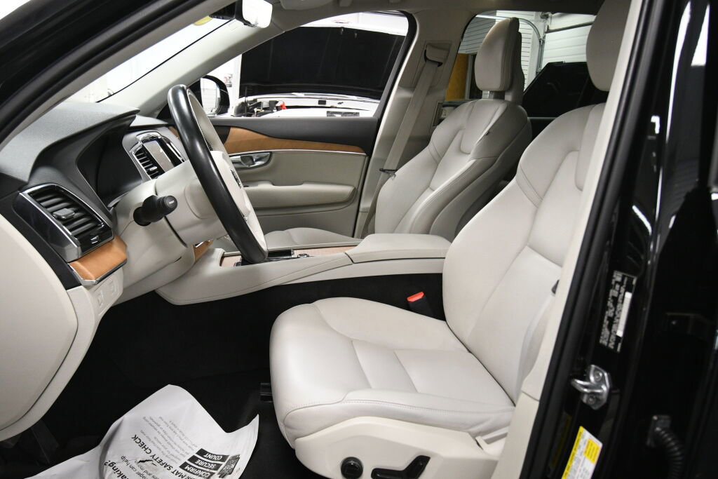 Used 2022 Volvo XC90 T6 Momentum w/ Advanced Package AWD/4WD image 10