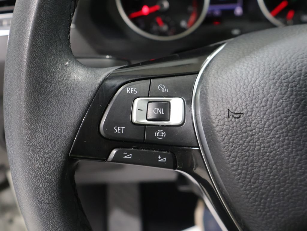 Used 2020 Volkswagen Tiguan SE AWD/4WD image 33