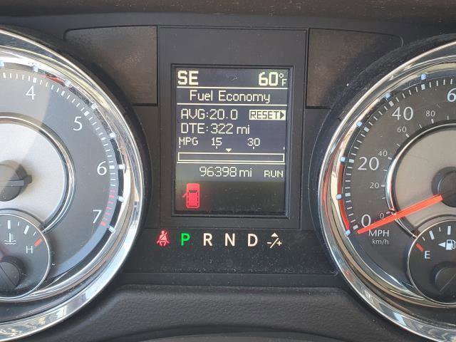 Used 2015 Chrysler Town & Country Touring FWD image 10