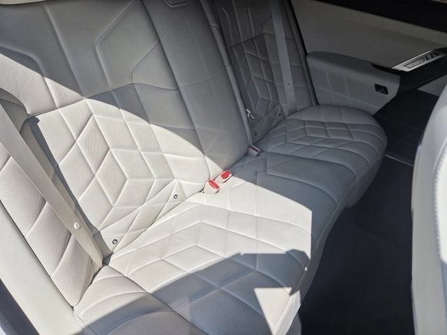 Used 2025 BMW 760i xDrive w/ Executive Package AWD/4WD image 6