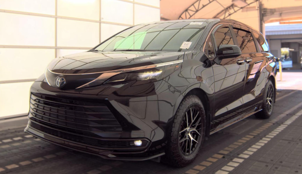 Used 2025 Toyota Sienna XLE