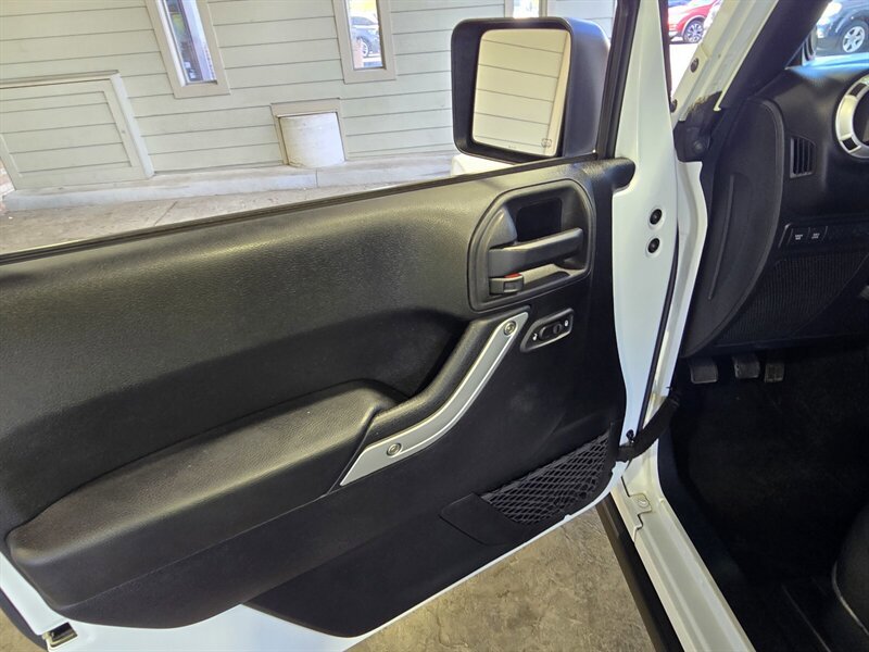 Used 2014 Jeep Wrangler Rubicon w/ Dual Top Group AWD/4WD image 10