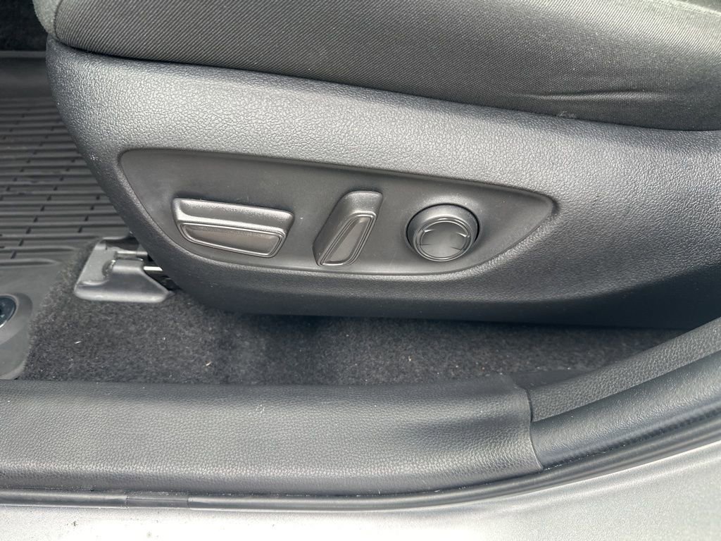 Used 2023 Toyota RAV4 XLE w/ Convenience Package image 16