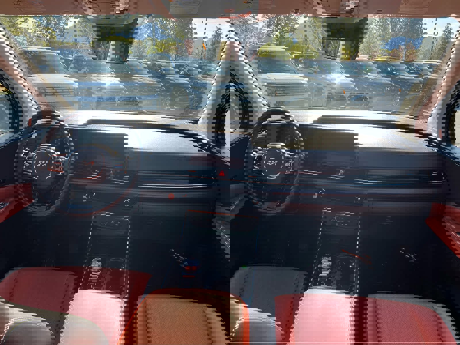 Used 2025 Kia Carnival EX image 24