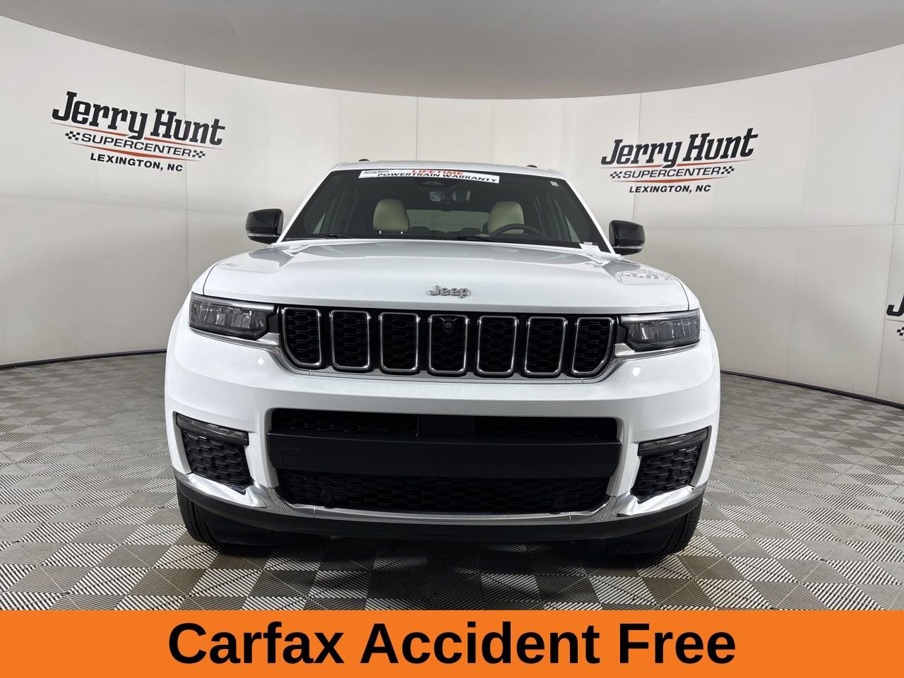 Used 2024 Jeep Grand Cherokee L Limited w/ Luxury Tech Group II image 3