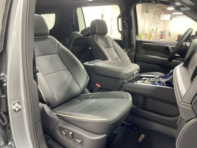 New 2026 Chevrolet Suburban Premier AWD/4WD image 27