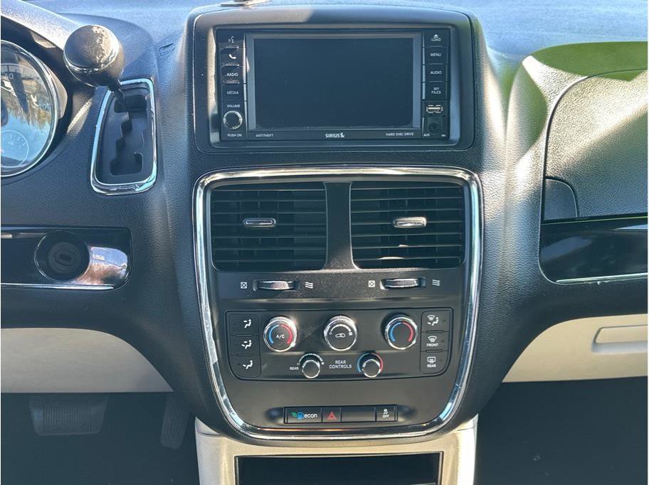 Used 2020 Dodge Grand Caravan SXT image 17