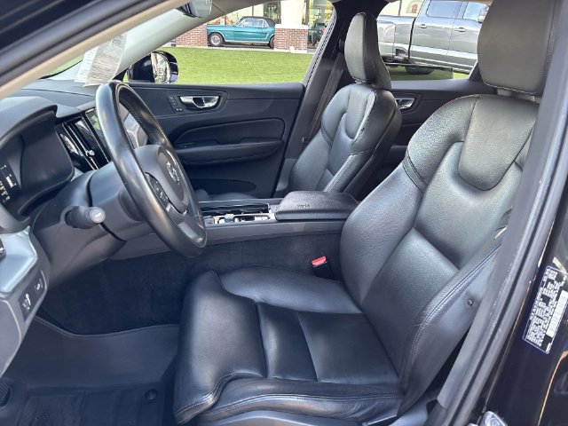Used 2019 Volvo XC60 T5 Momentum w/ Premium Package AWD/4WD image 19