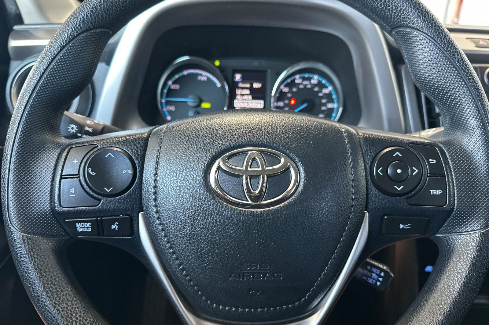 Used 2018 Toyota RAV4 LE w/ Carpet Mat Package AWD/4WD image 23