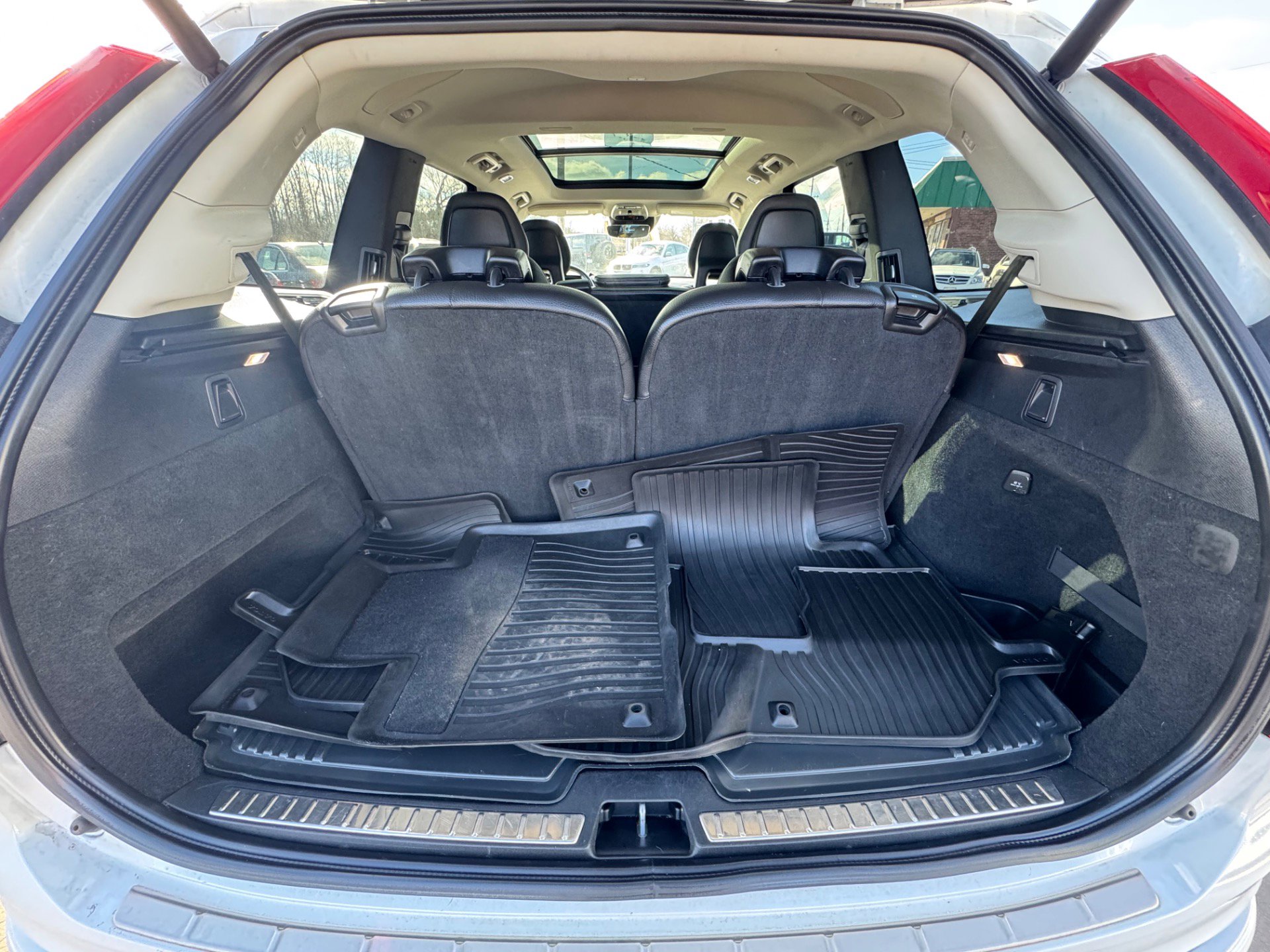 Used 2020 Volvo XC90 T6 Momentum AWD/4WD image 12