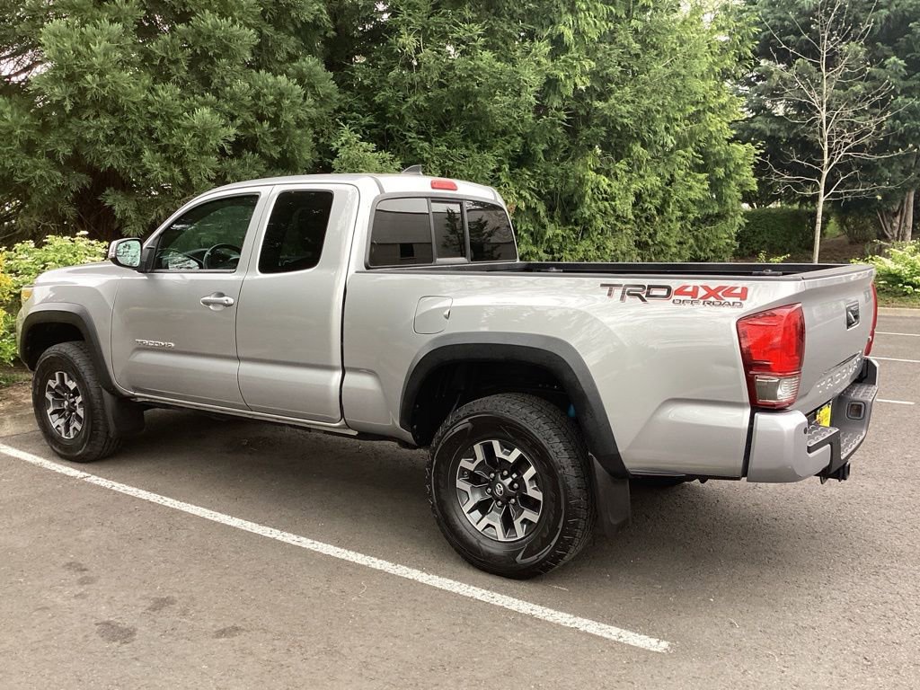 Used 2016 Toyota Tacoma TRD Off-Road w/ Premium & Technology Package AWD/4WD image 9