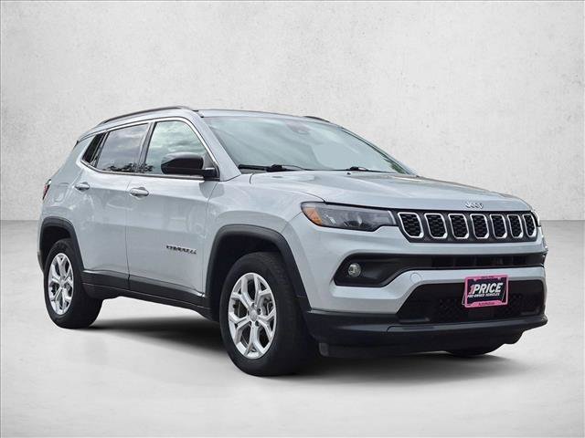 Used 2024 Jeep Compass Latitude AWD/4WD image 3