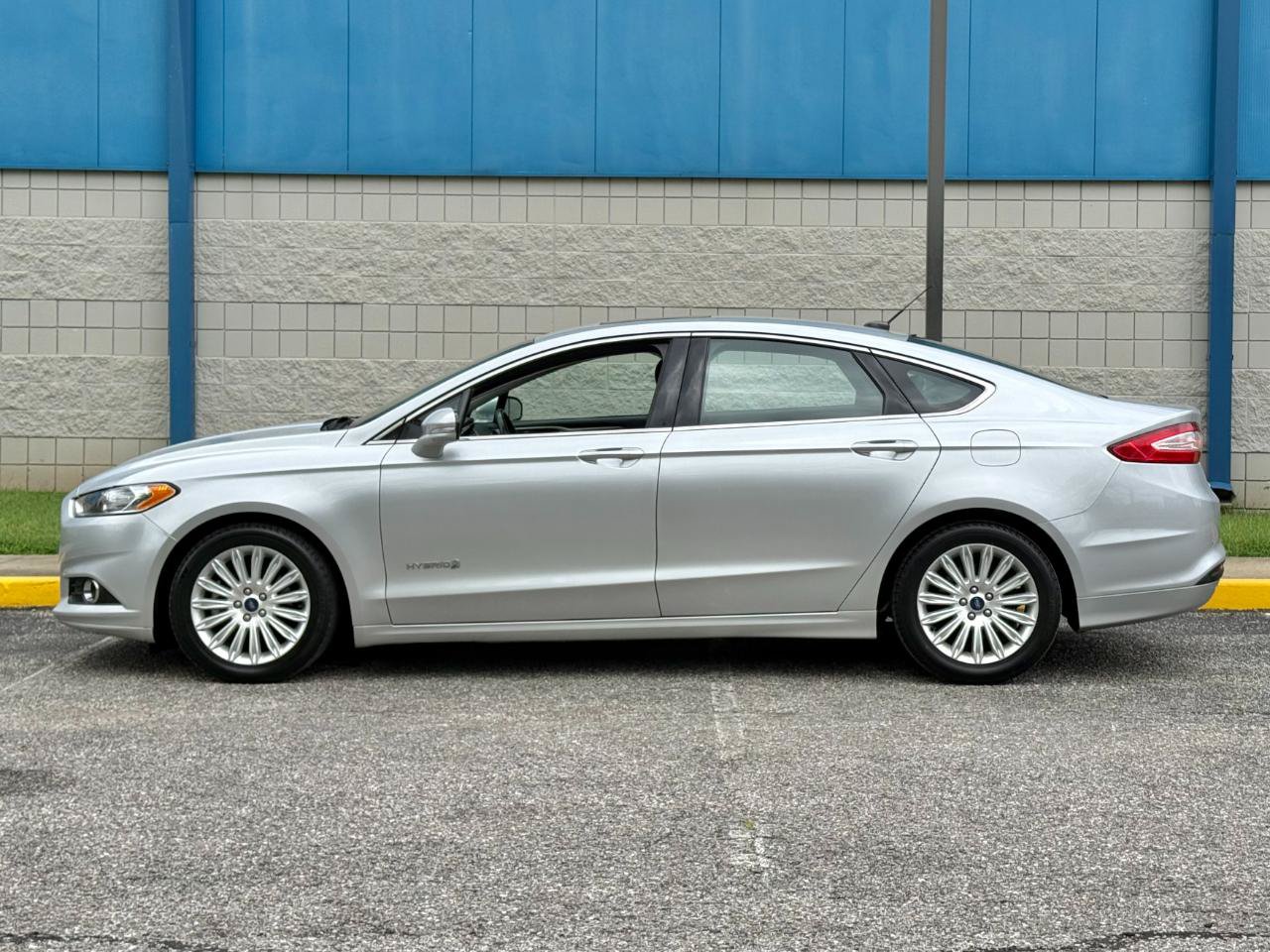 Used 2015 Ford Fusion SE w/ Equipment Group 502A FWD image 8