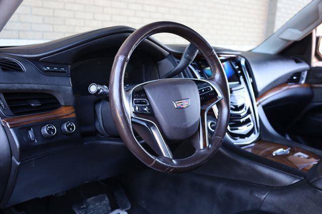 Used 2015 Cadillac Escalade Luxury AWD/4WD image 14