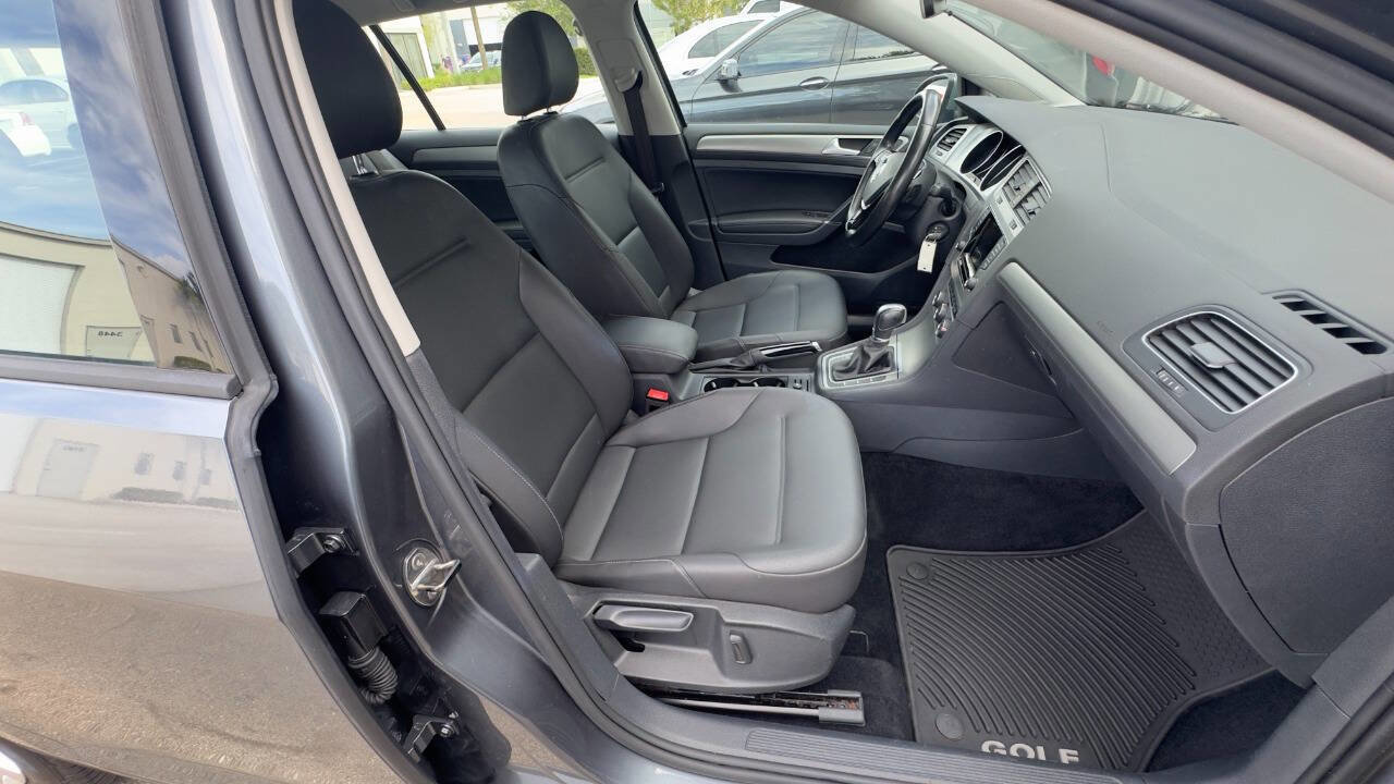 Used 2015 Volkswagen Golf S image 24