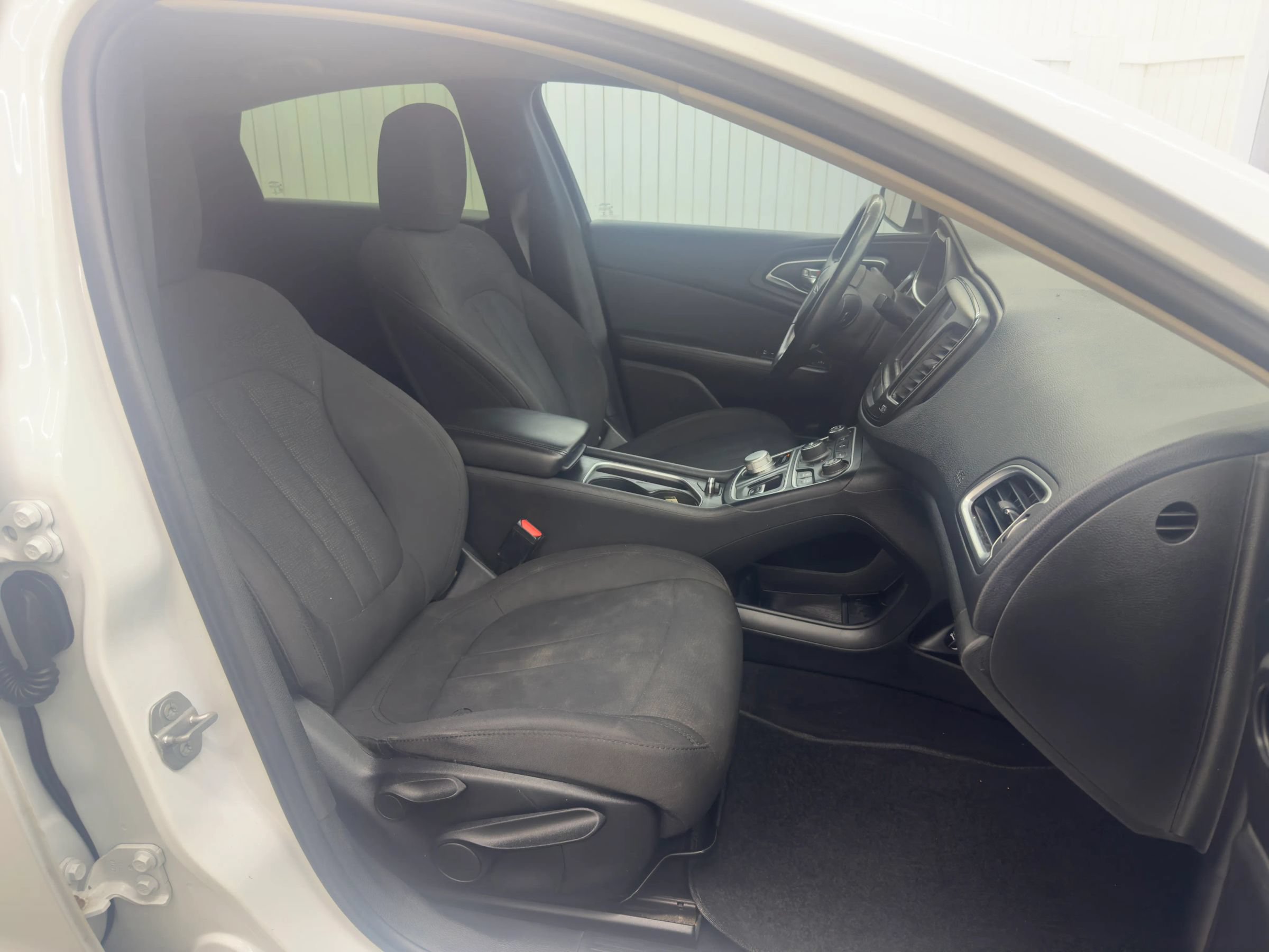 Used 2015 Chrysler 200 Limited w/ Convenience Group FWD image 9