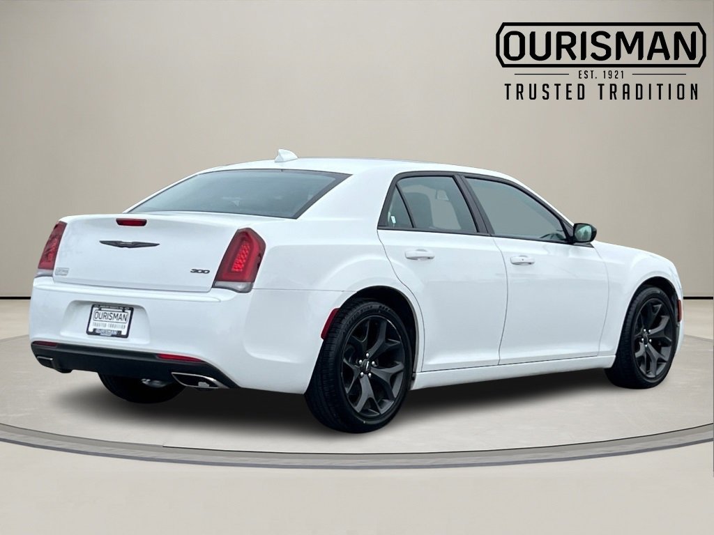 Used 2021 Chrysler 300 Touring w/ Sport Appearance Package image 5