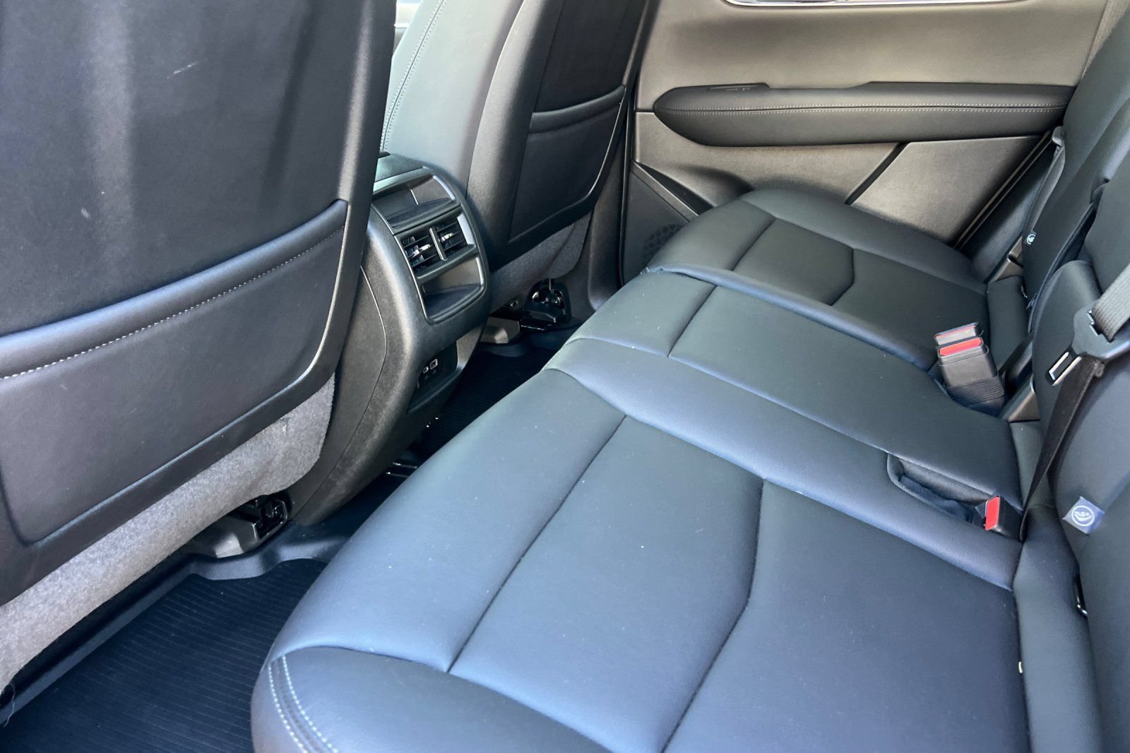 Used 2025 Cadillac XT5 Luxury w/ LPO, Floor Liner Package FWD image 13