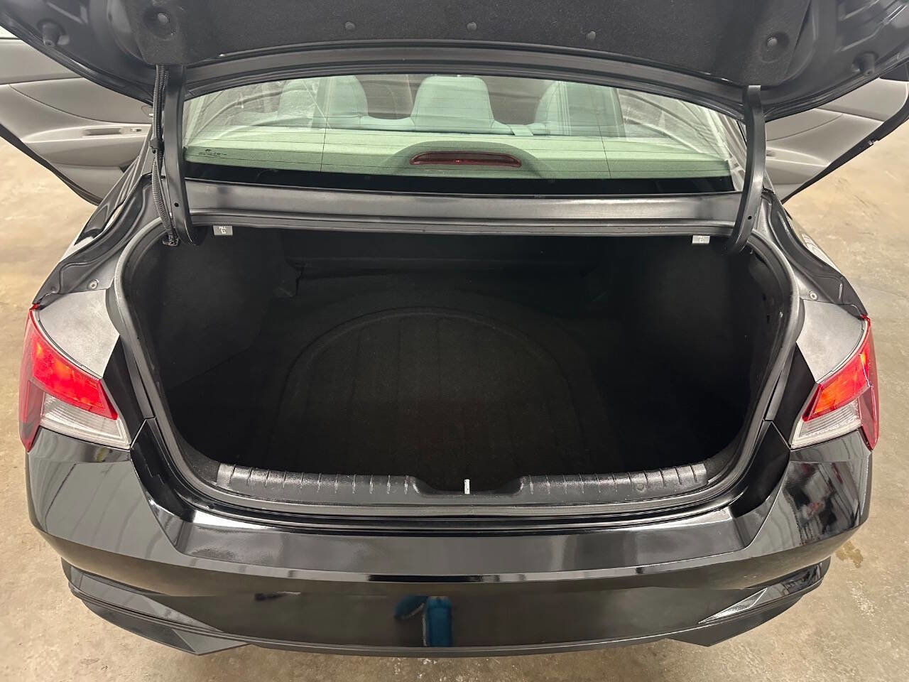 Used 2021 Hyundai Elantra SEL image 15