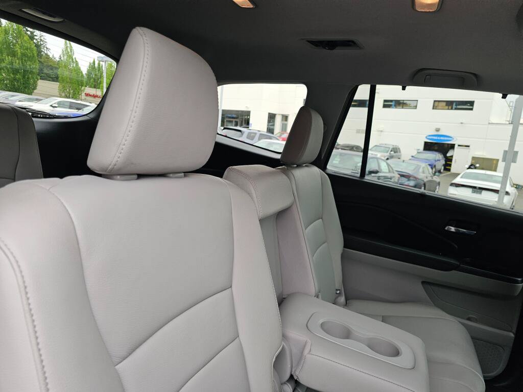 Used 2019 Honda Pilot Touring image 12