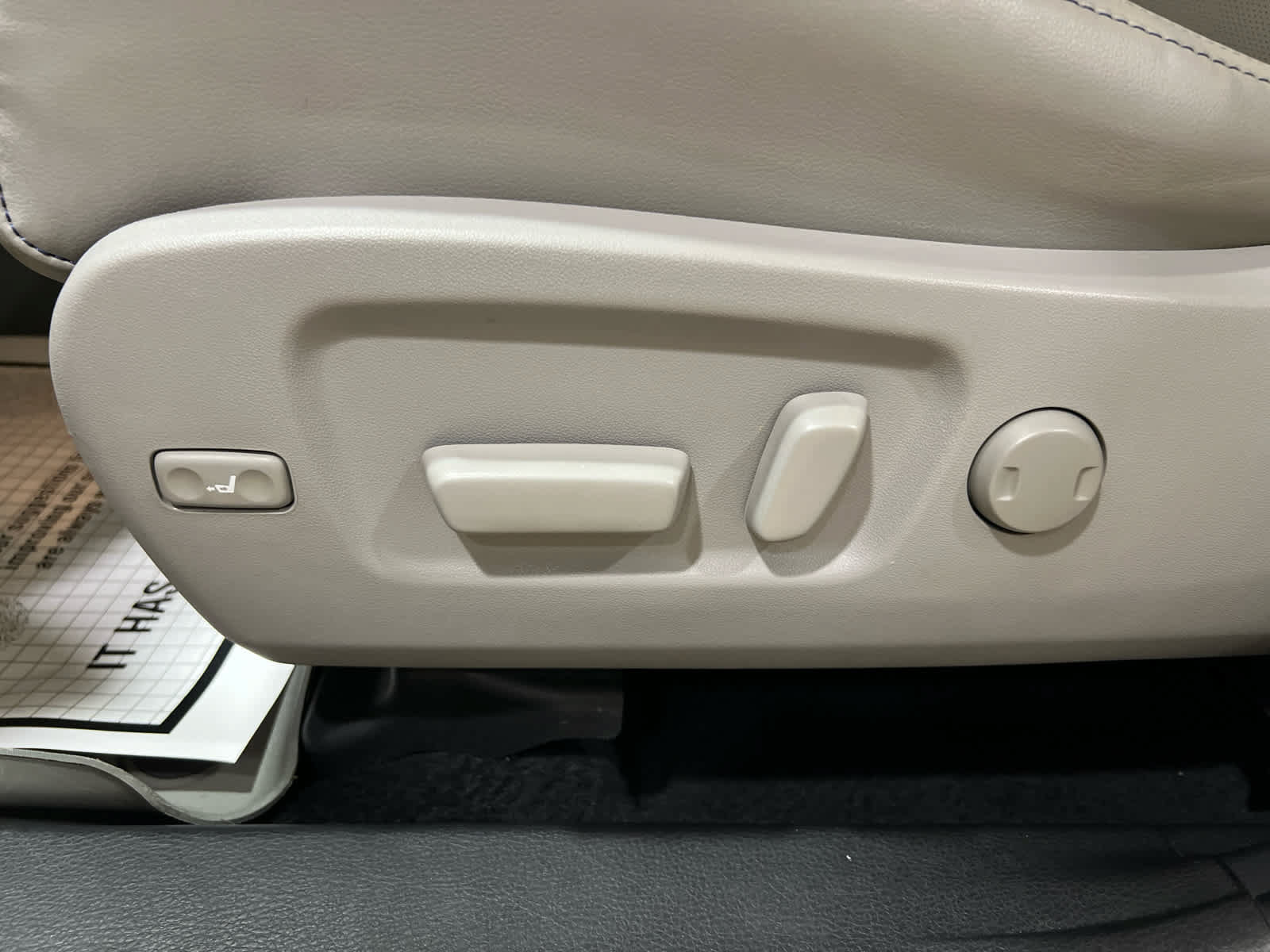 Used 2019 Toyota Highlander Limited Platinum w/ Carpet Mat Package (TMS) AWD/4WD image 21