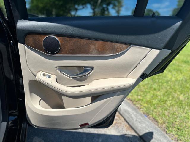 Used 2018 Mercedes-Benz GLC 300 w/ Premium Package image 24