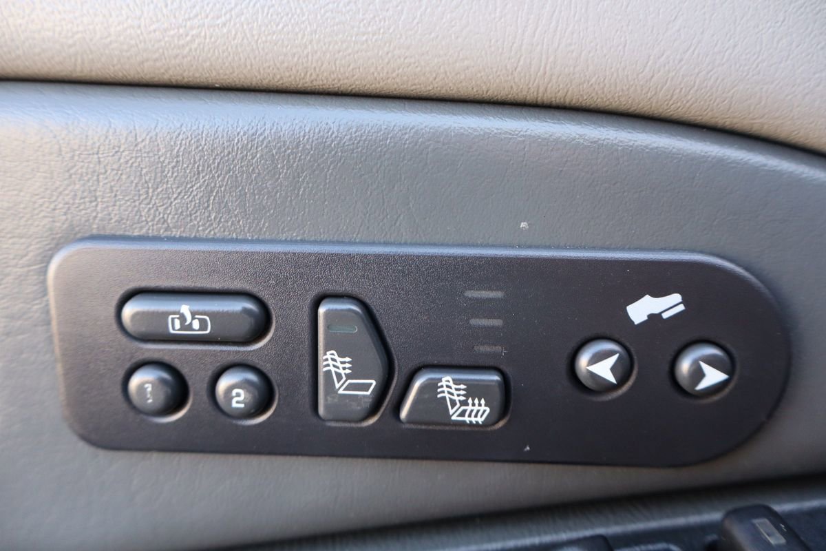 Used 2003 Chevrolet Tahoe LT image 28