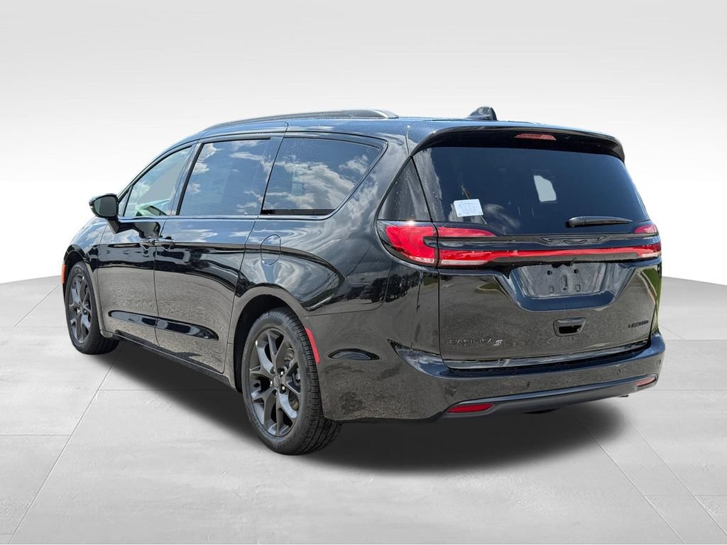 New 2027 Chrysler Pacifica Limited w/ S Appearance Package FWD image 3
