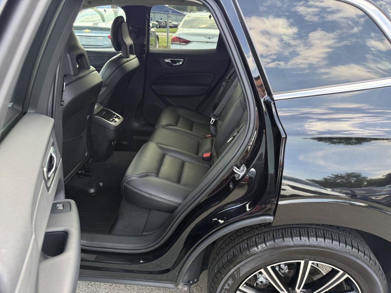 Used 2018 Volvo XC60 T5 Inscription w/ Luxury Seat Package AWD/4WD image 10