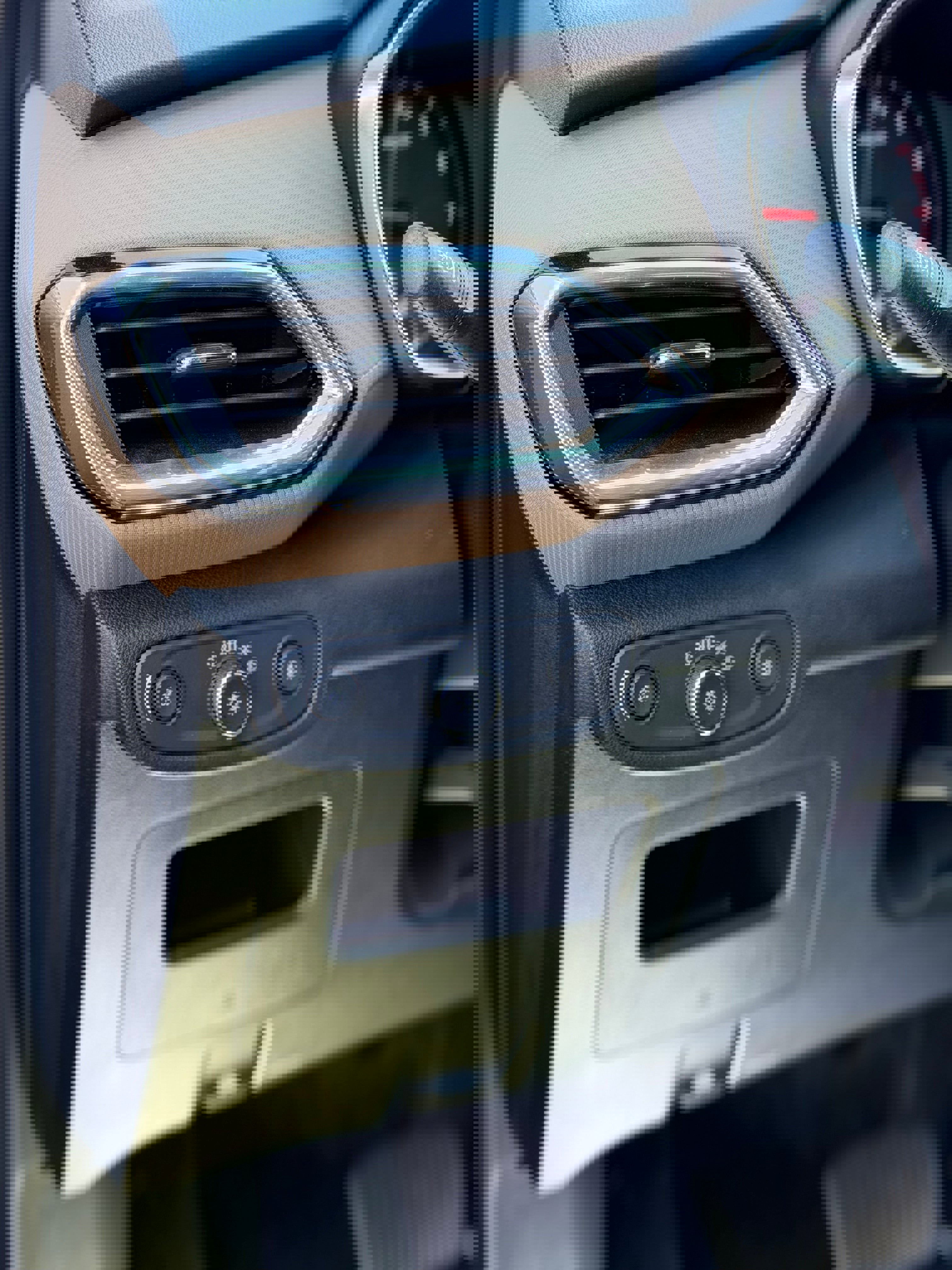 Used 2021 Chevrolet TrailBlazer ACTIV w/ Sun and Liftgate Package FWD image 12