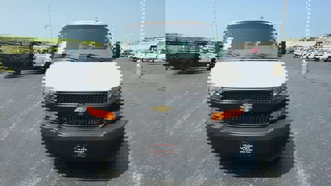 Used 2020 Chevrolet Express 2500 Extended image 3