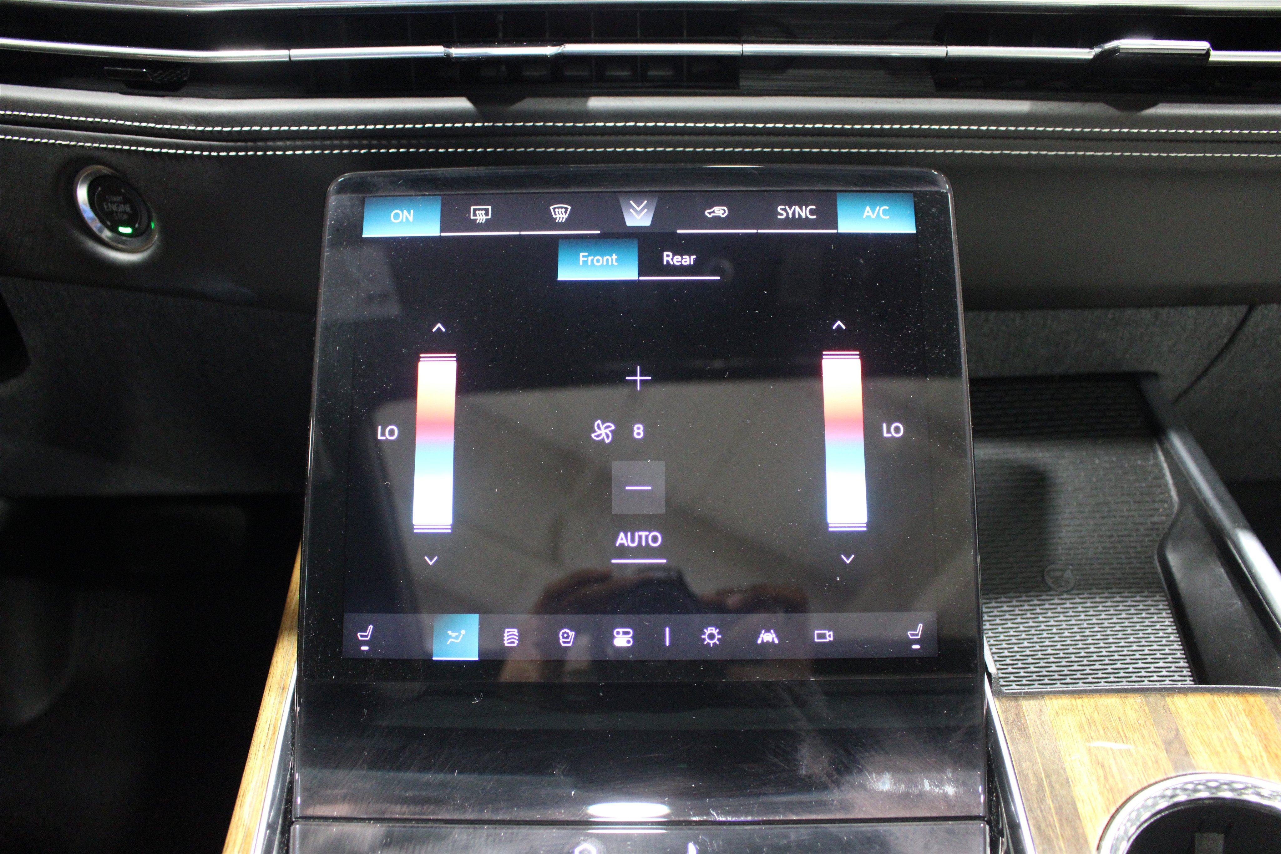 Certified 2025 Cadillac Escalade ESV Sport Platinum w/ LPO, ONYX Package AWD/4WD image 19