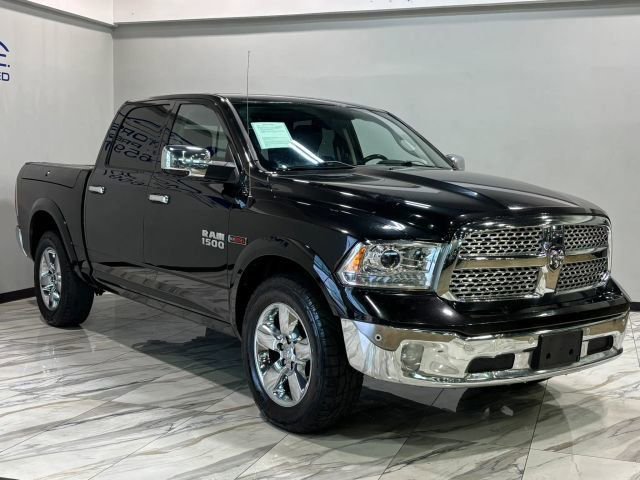 Used 2017 RAM 1500 Laramie w/ Convenience Group AWD/4WD image 4