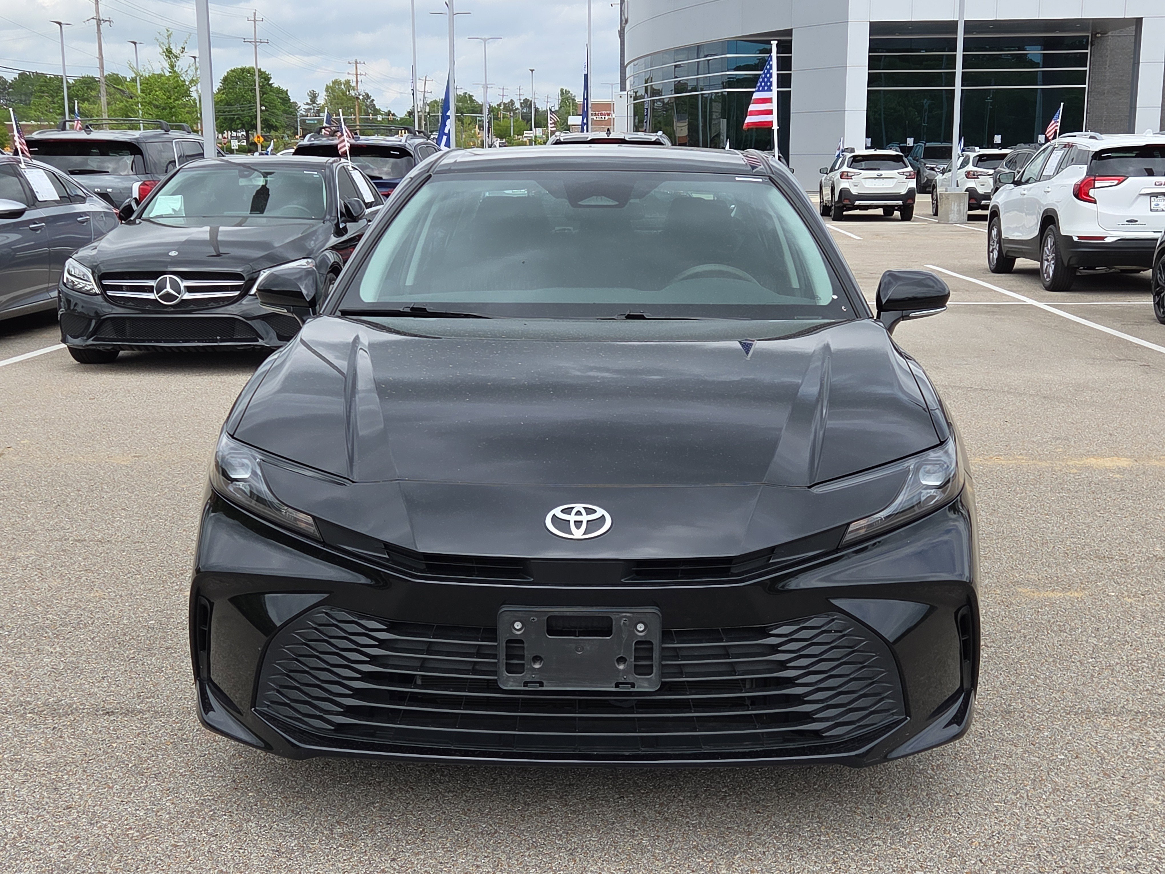 Used 2025 Toyota Camry LE FWD image 8