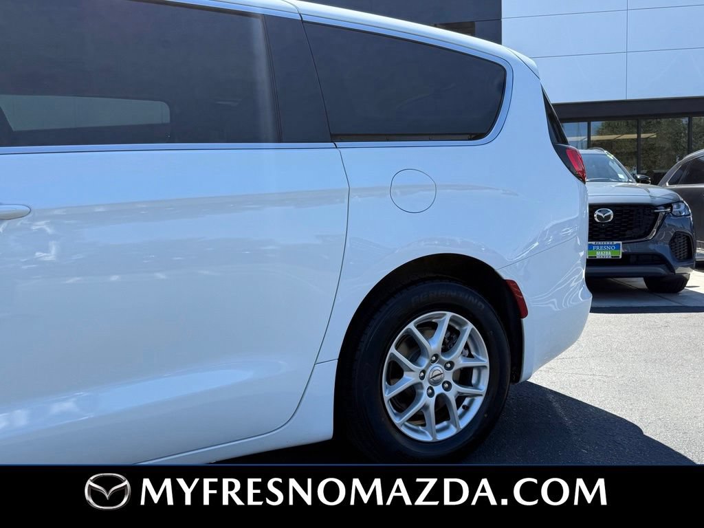 Used 2023 Chrysler Voyager LX FWD image 6