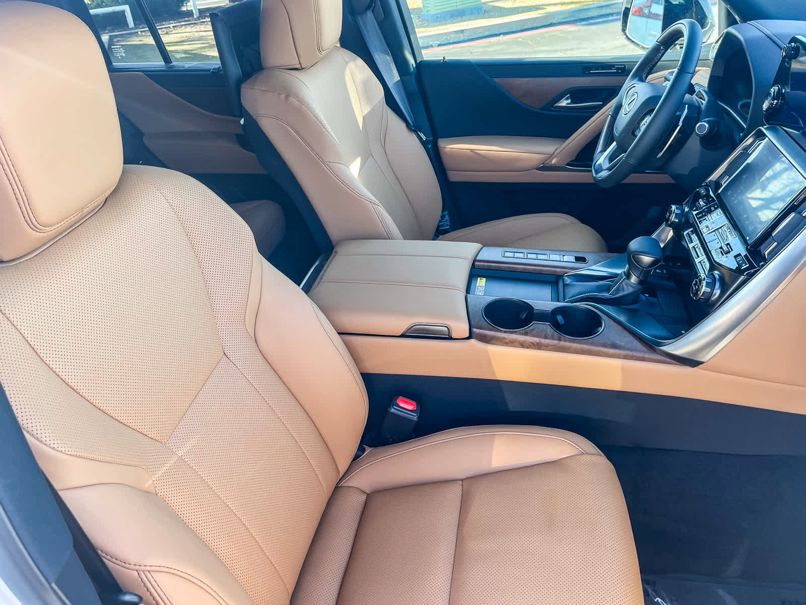 New 2026 Lexus LX 600 4WD w/ Luxury Package image 17