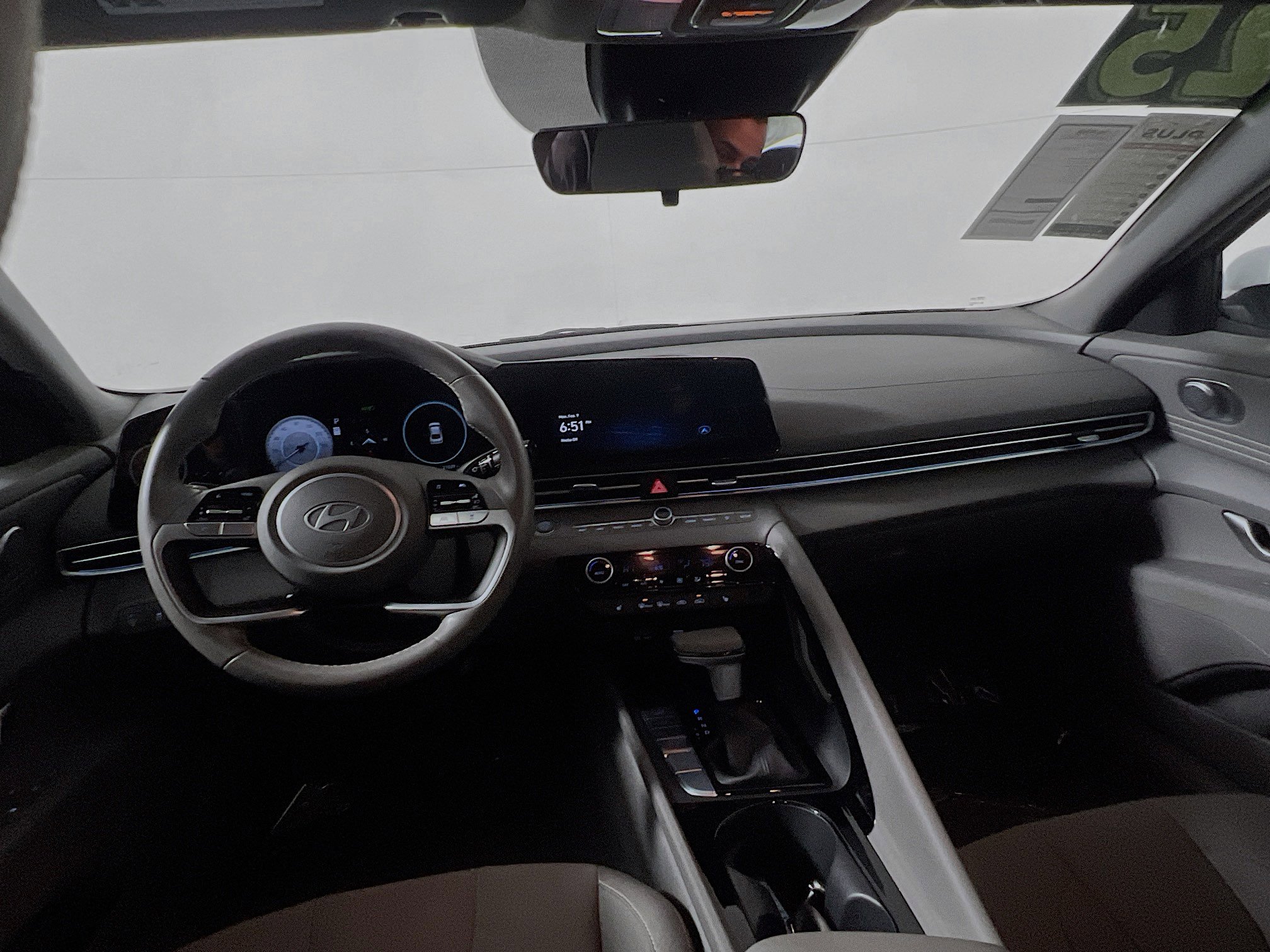 Used 2025 Hyundai Elantra SEL image 30