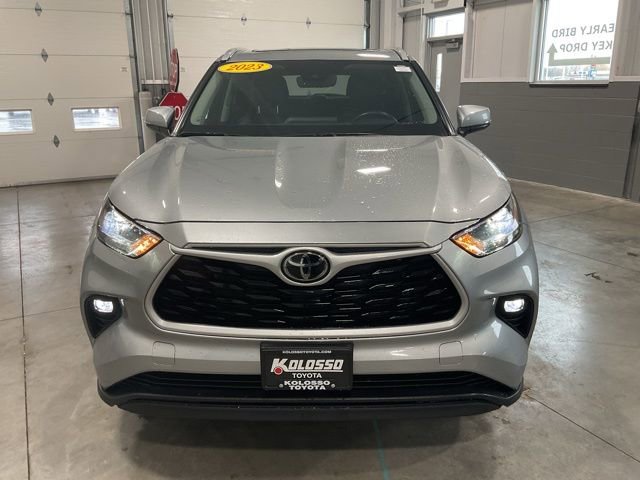 Used 2023 Toyota Highlander XLE image 2