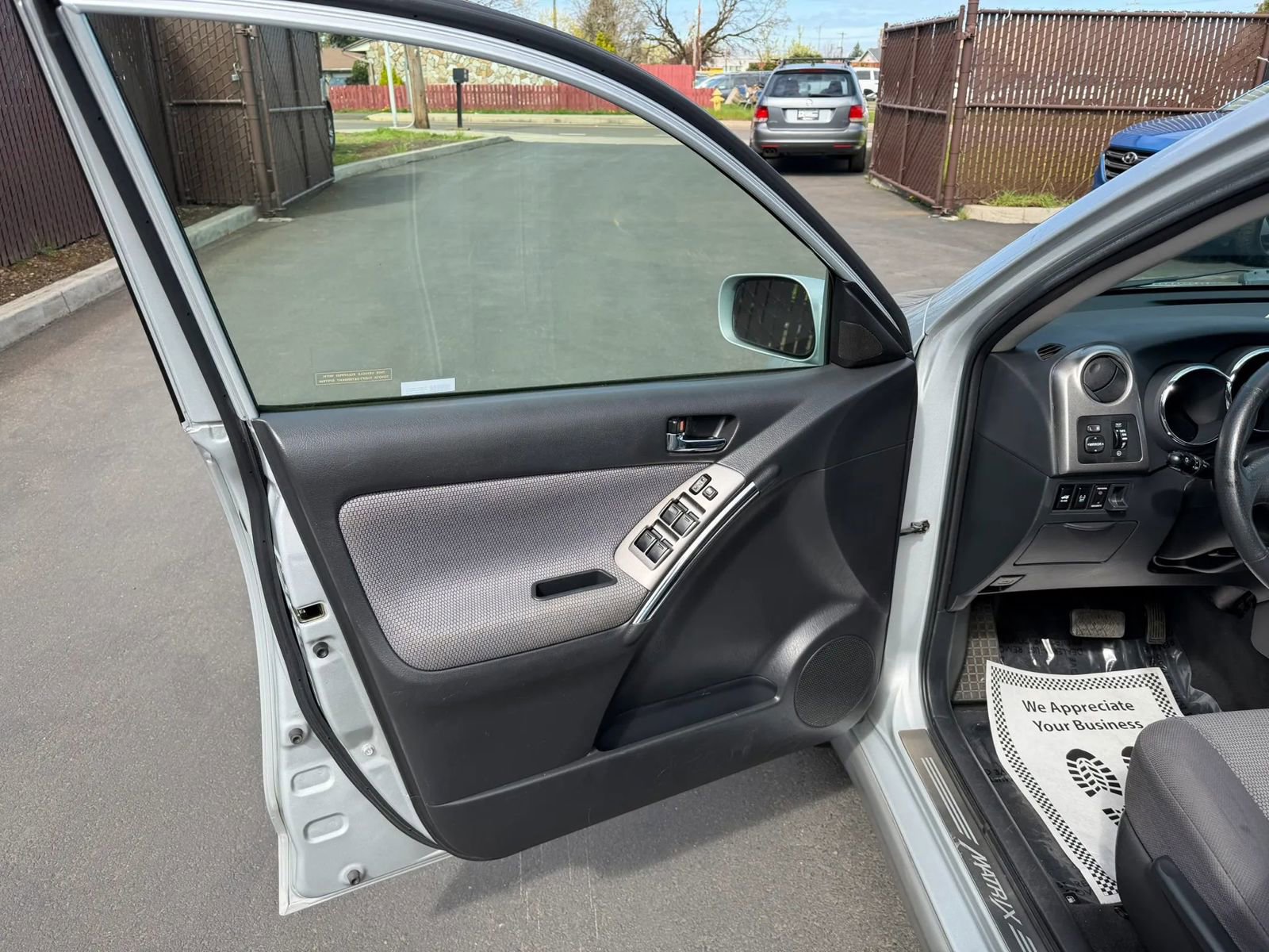 Used 2005 Toyota Matrix XR image 9