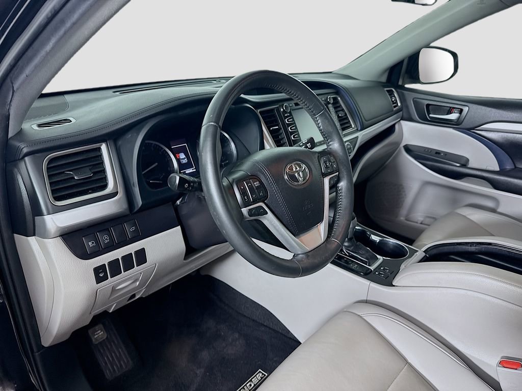 Used 2019 Toyota Highlander XLE image 9