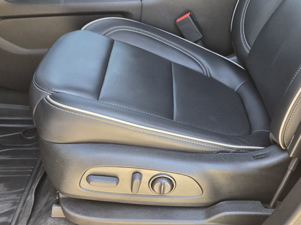 Used 2023 Chevrolet Traverse Premier w/ Redline Edition image 26